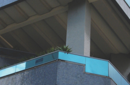 Como melhorar o desempenho das pastilhas aplicadas na fachada de um edifício?